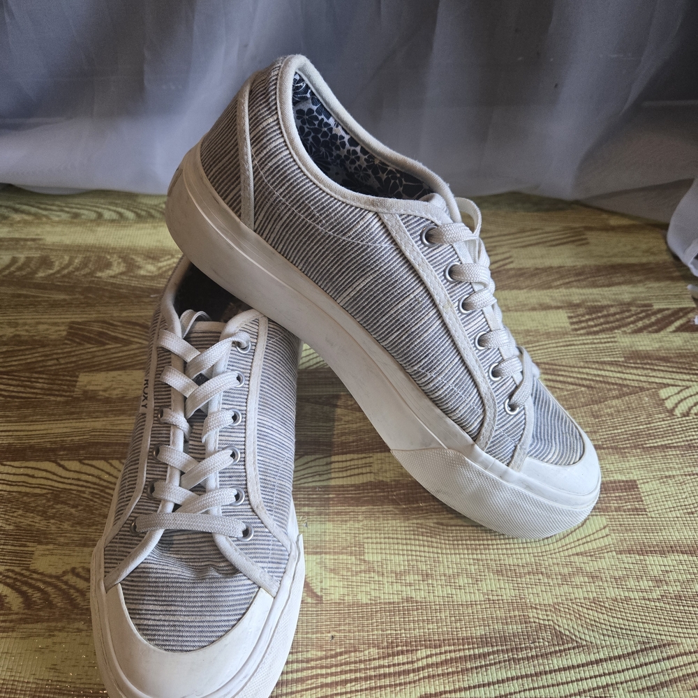 Roxy Women's Gray Platform Sneakers